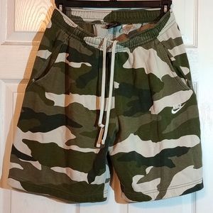 Nike Men's shorts size M